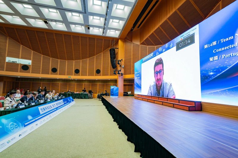 在现代医学领域,高质量的医疗研究图片对于科研人员至关重要。它们不仅是实验结果的有效可视化工具,更是学术论文中不可或缺的一部分。本文通过对比分析不同类型的医疗研究图片及其优劣,帮助研究人员选择最适合自己的展示方式。
