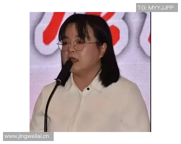 张军的滑板人生:从热爱到职业的心路历程与成长故事 张军的滑板人生:从热爱到职业的心路历程与成长故事