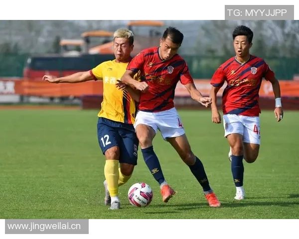 竞技足球的战术革新与技术发展探索：从球员训练到赛事战略的全方位解析